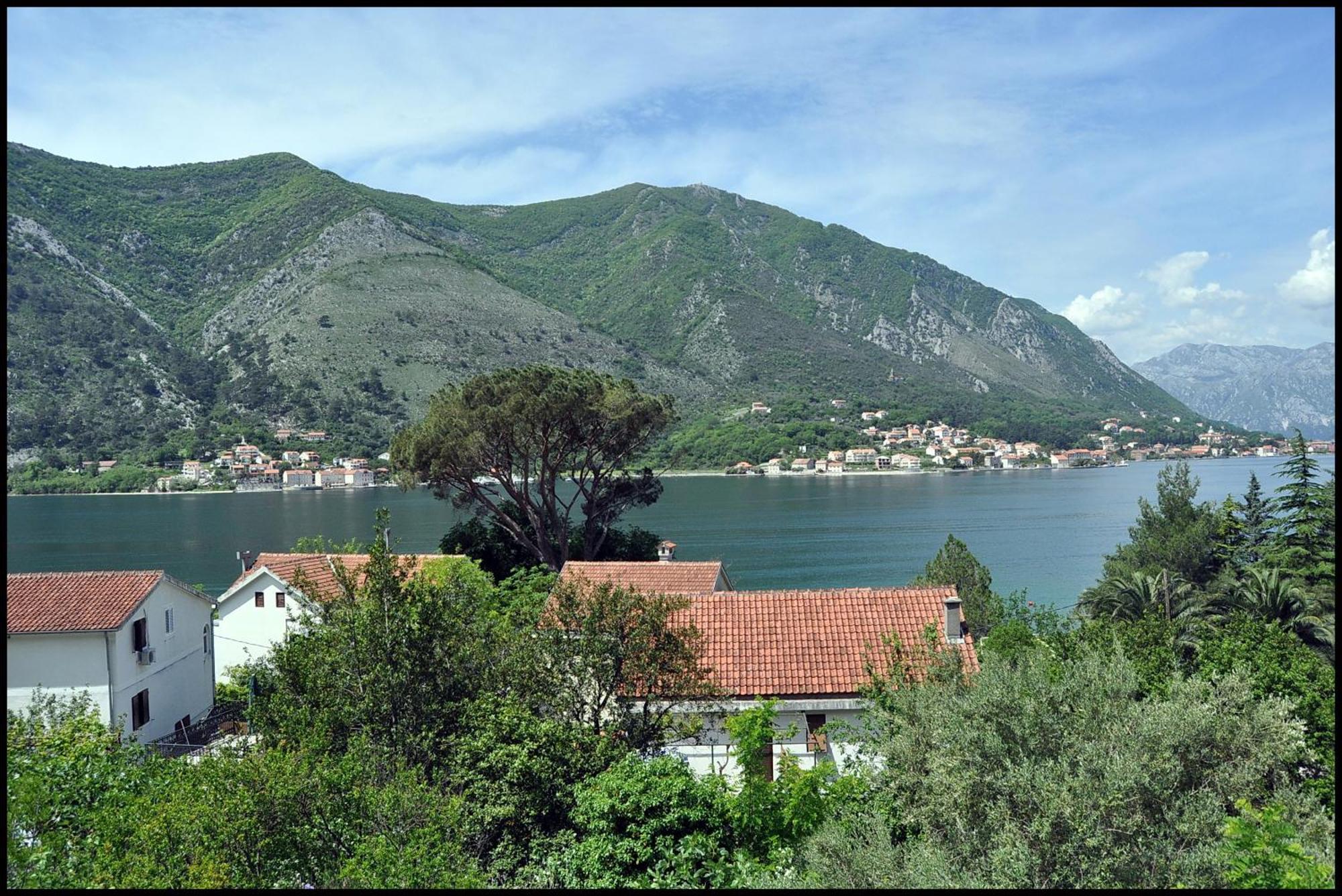 Apartments Jovanovic - Alkima Kotor Exteriör bild