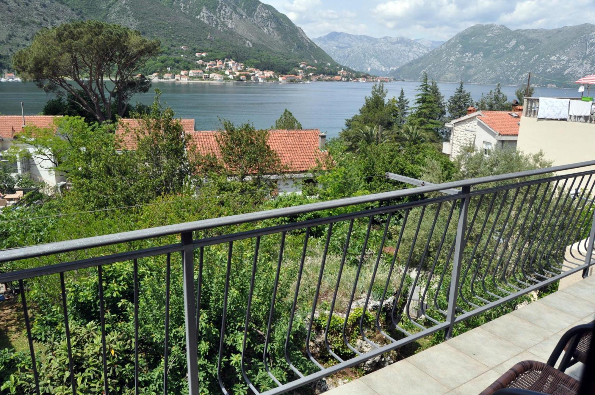 Apartments Jovanovic - Alkima Kotor Exteriör bild